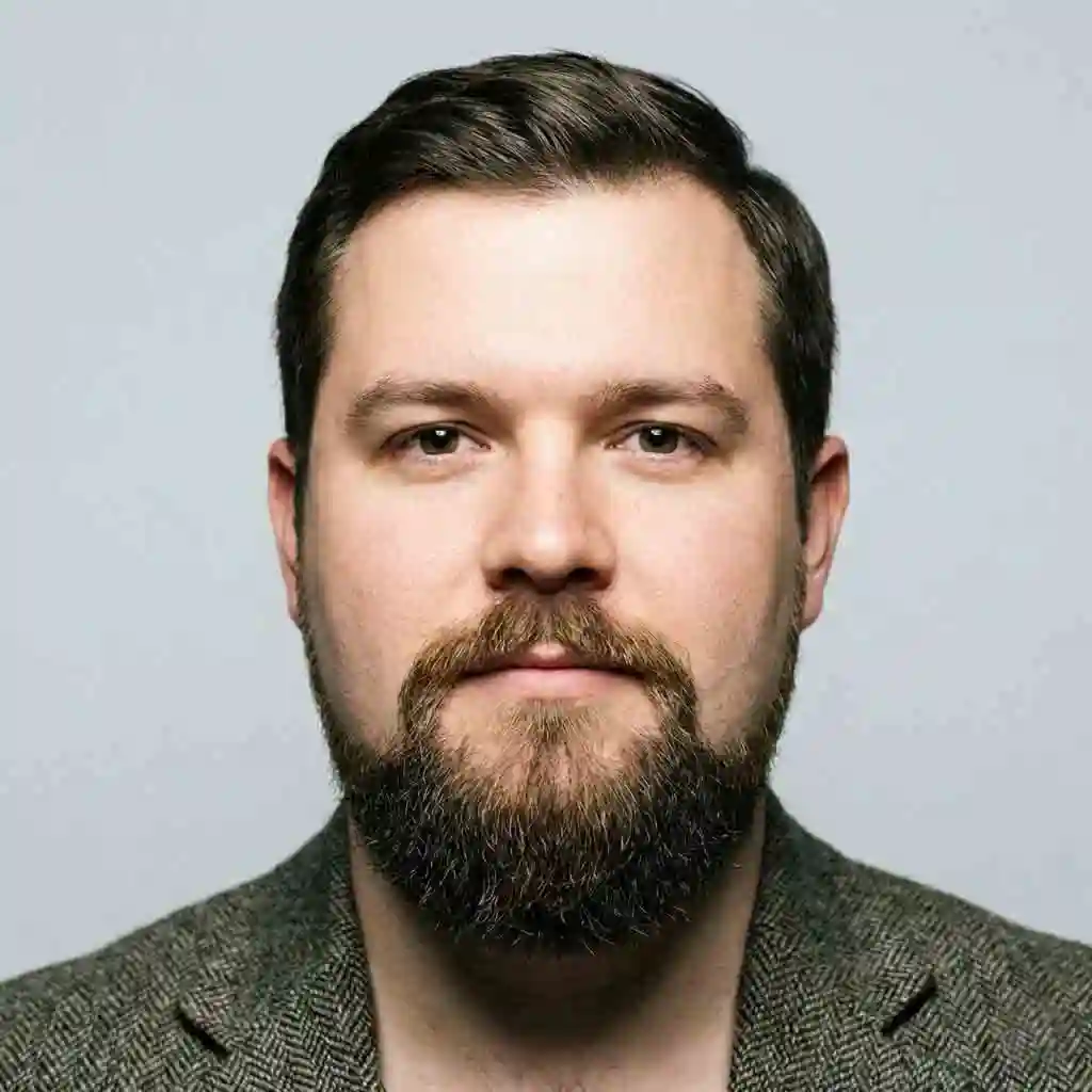 The Circle Beard connects the mustache and goatee to focus attention around the mouth and lengthen the chin, making it a timeless and classic choice for the best beard for round face.