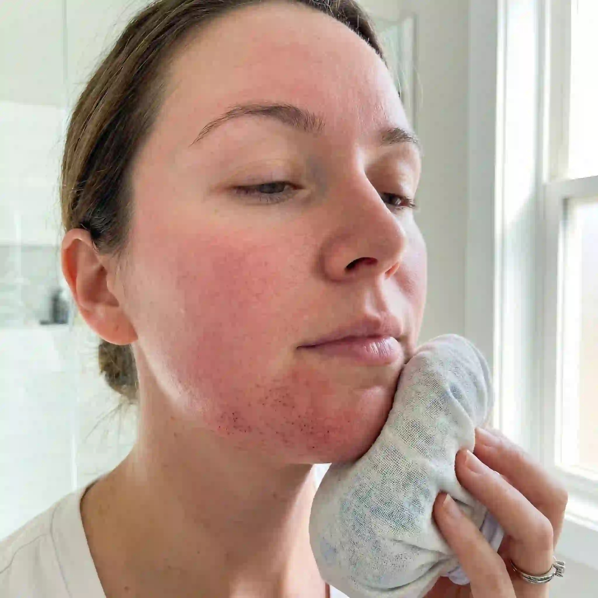 Crucial post-treatment care instructions following a beard electrolysis session, illustrating how to apply a cold compress to effectively reduce temporary swelling, minimize redness, and promote healthy skin recovery.