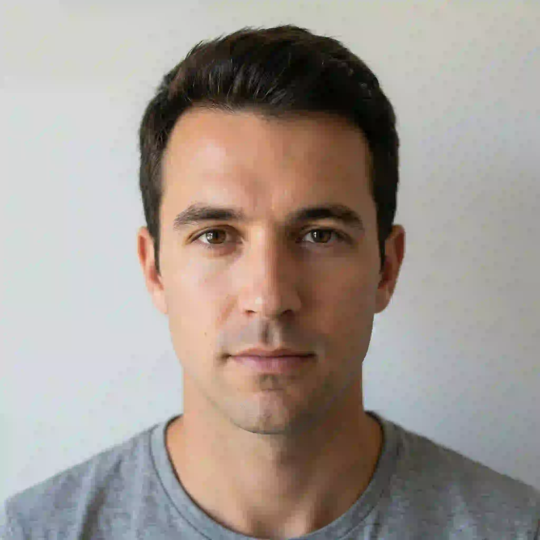 Setting up the perfect baseline photo with a neutral background to accurately visualize how would you look with a beard using artificial intelligence.