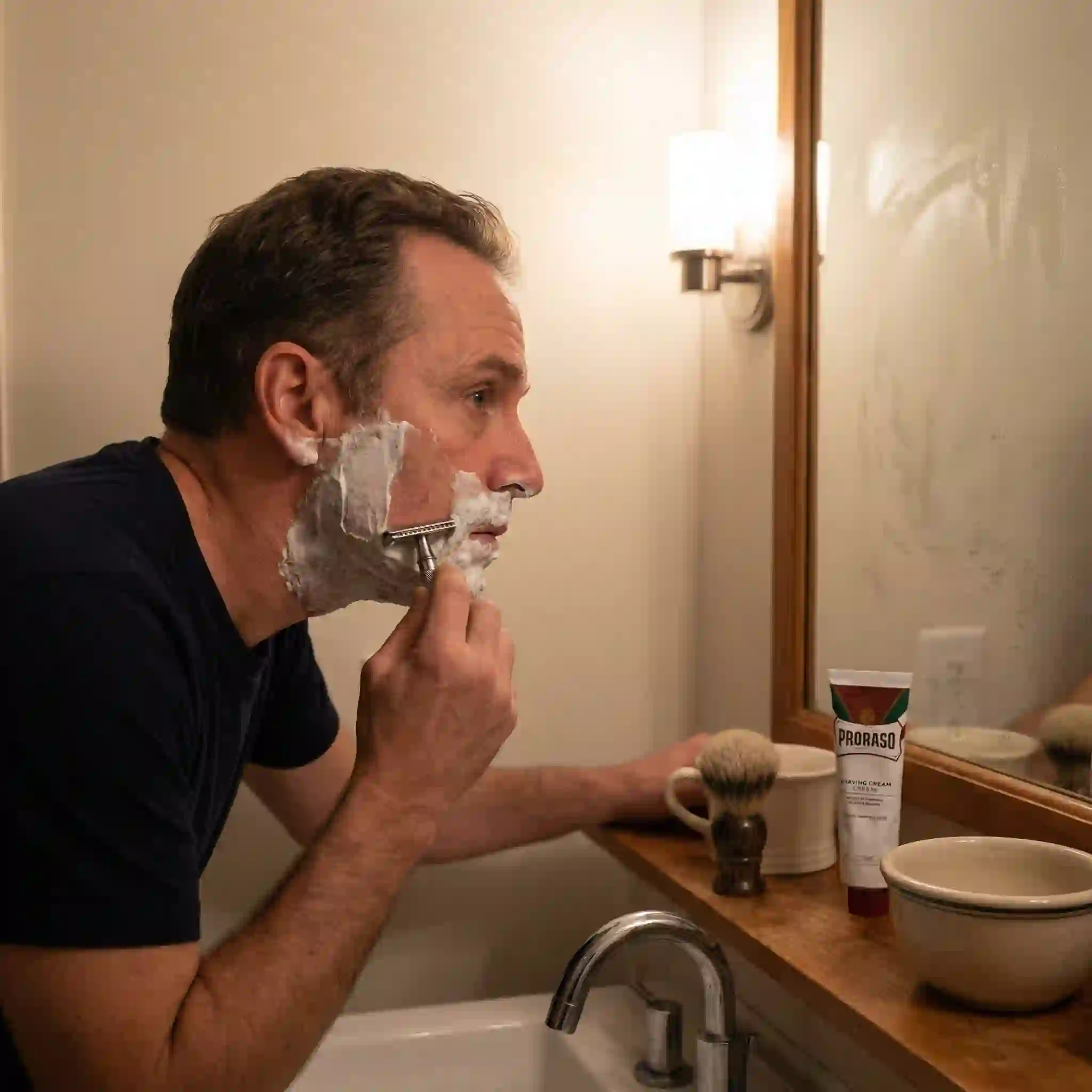 Selecting the perfect razor for sensitive skin can significantly enhance your daily facial hair removal experience by minimizing redness, preventing razor bumps, and delivering a clean, close shave without discomfort.